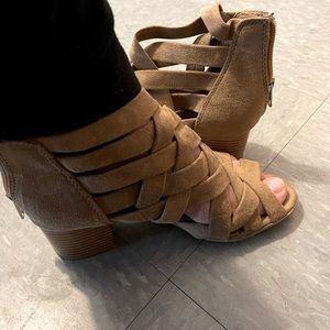 High heels shoes size 7